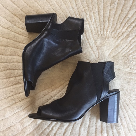 Steve Madden Shoes - Brand new Steve Madden 'Nobel' heels